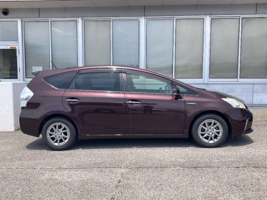 TOYOTA PRIUS ALPHA