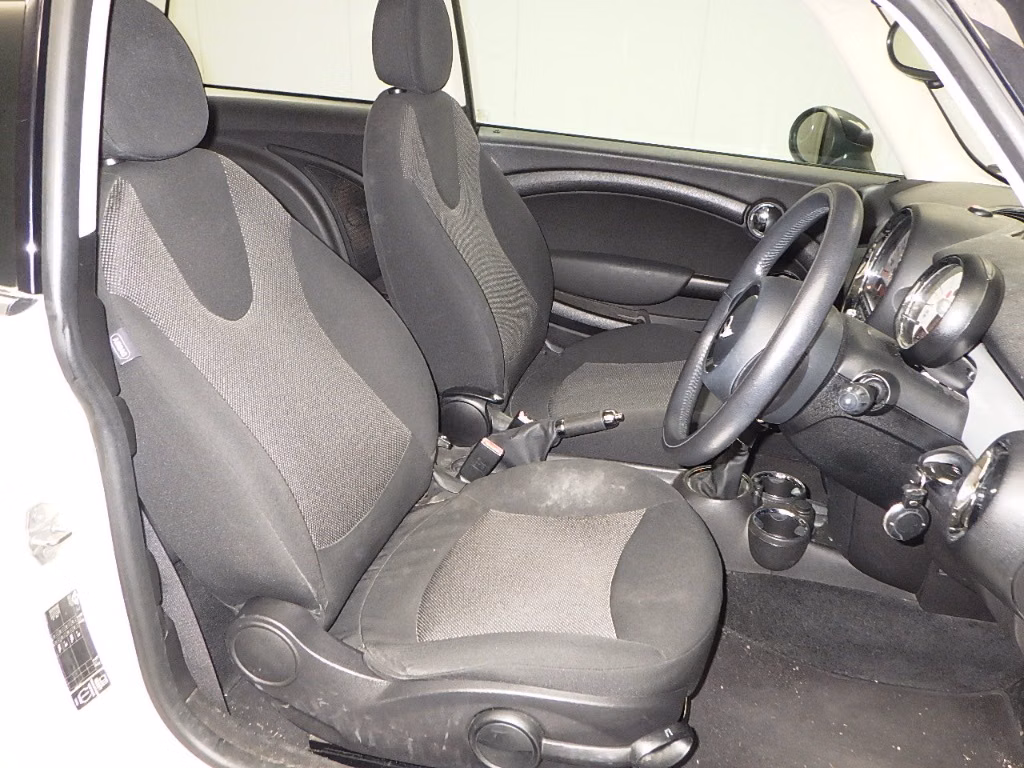 MINI HATCH