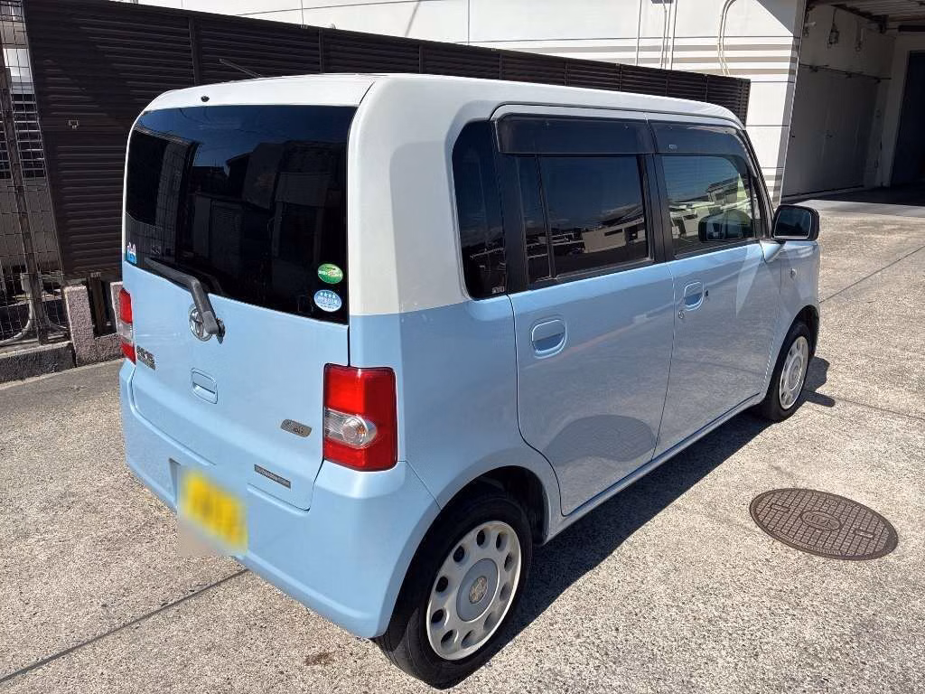 TOYOTA PIXIS SPACE