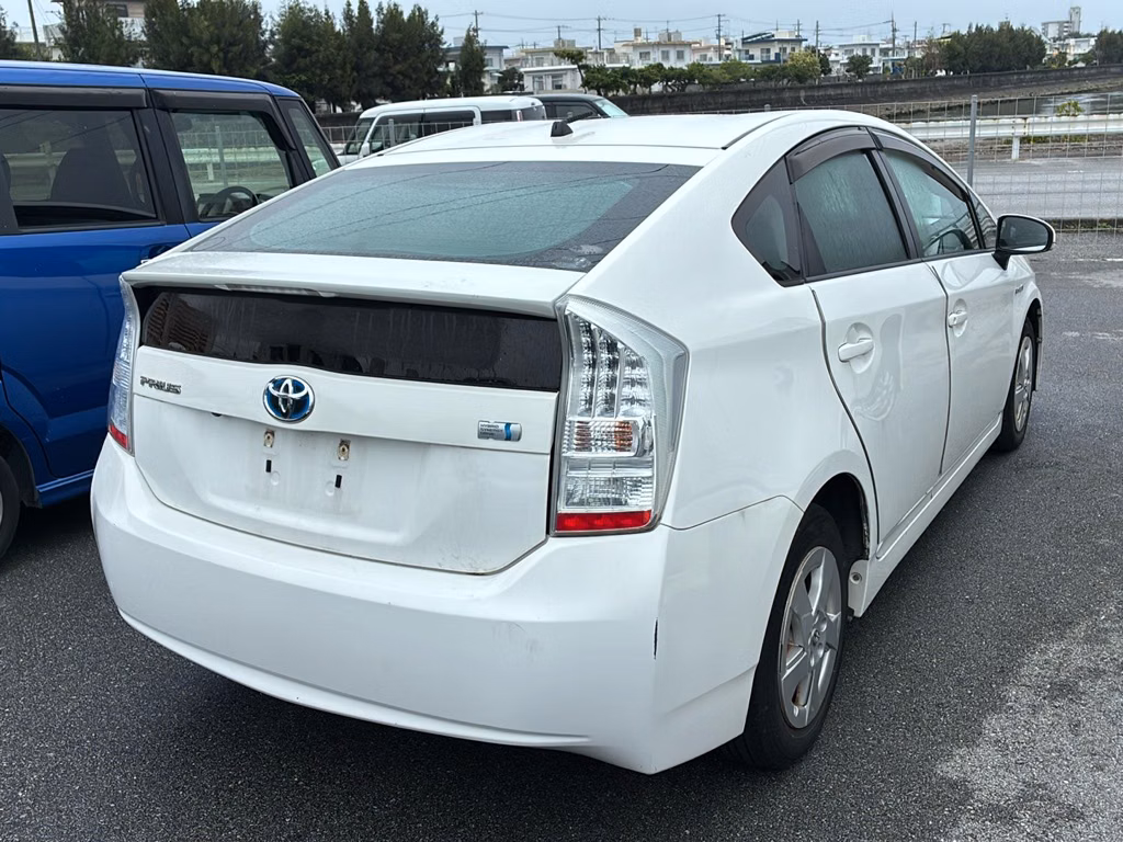 TOYOTA PRIUS