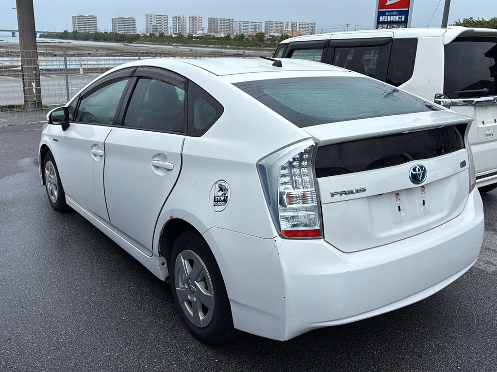 TOYOTA PRIUS