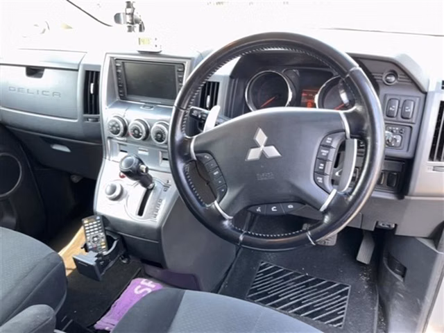 MITSUBISHI DELICA D:5