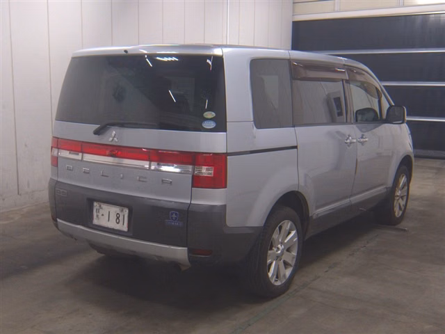 MITSUBISHI DELICA D:5