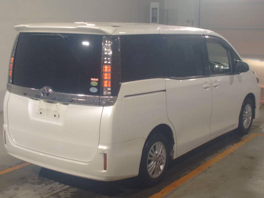 TOYOTA VOXY