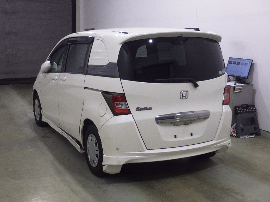 HONDA FREED SPIKE