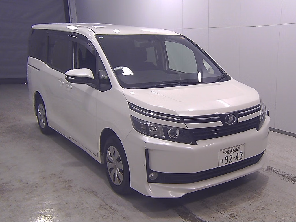 TOYOTA VOXY