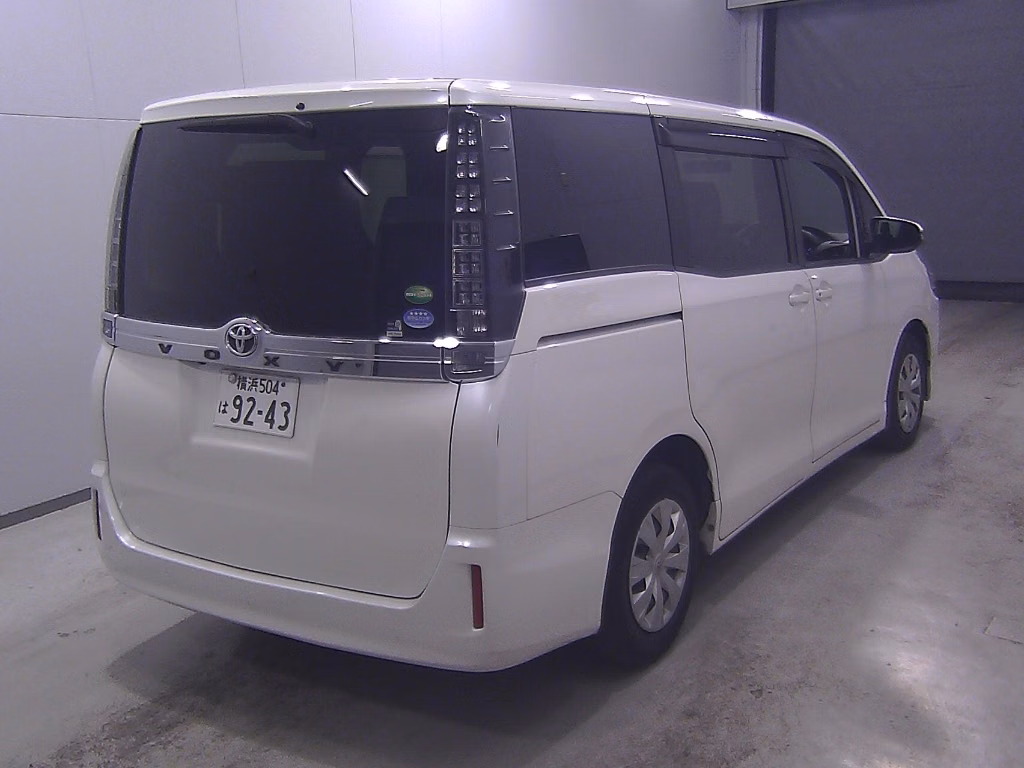 TOYOTA VOXY