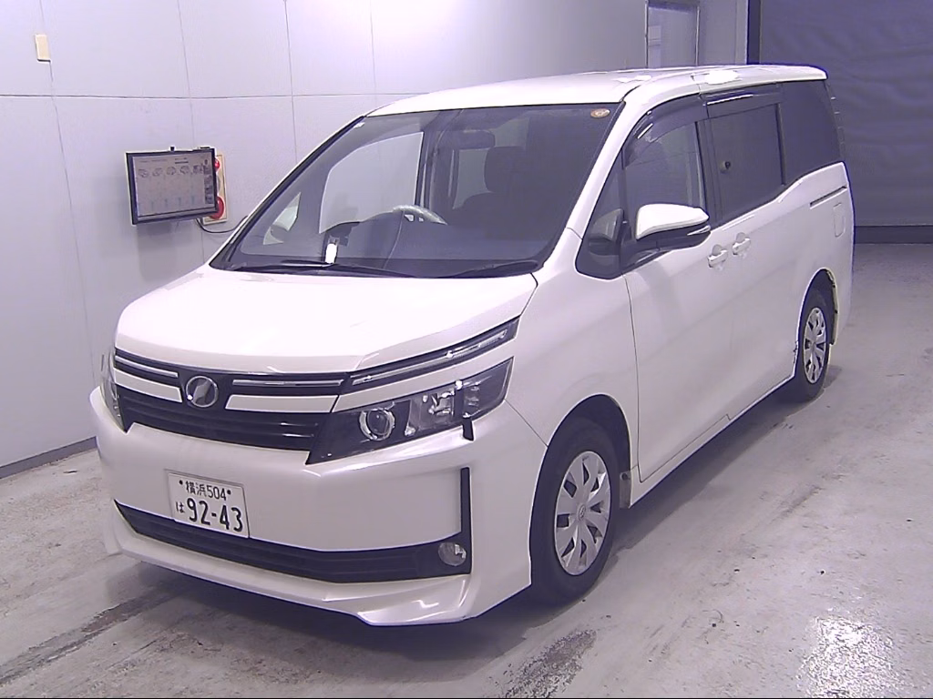 TOYOTA VOXY