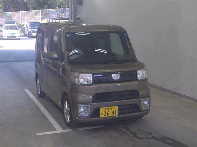 DAIHATSU WAKE