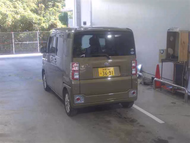 DAIHATSU WAKE