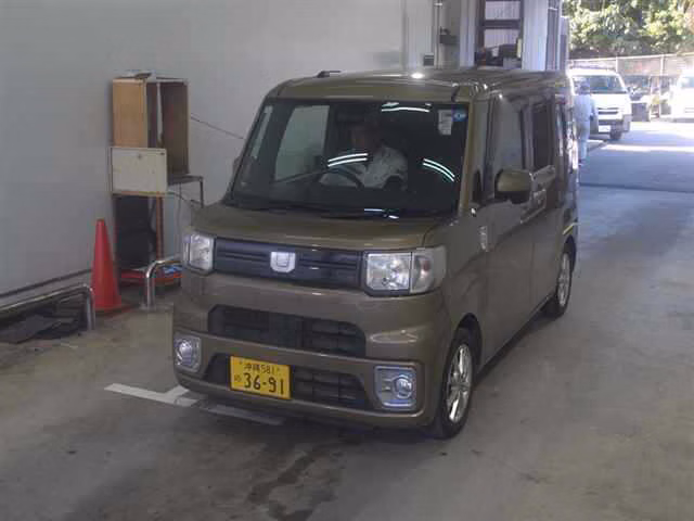 DAIHATSU WAKE