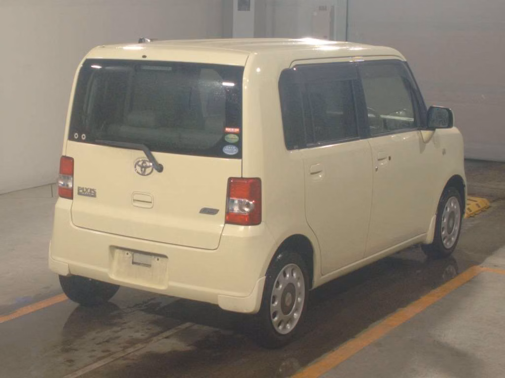 TOYOTA PIXIS SPACE