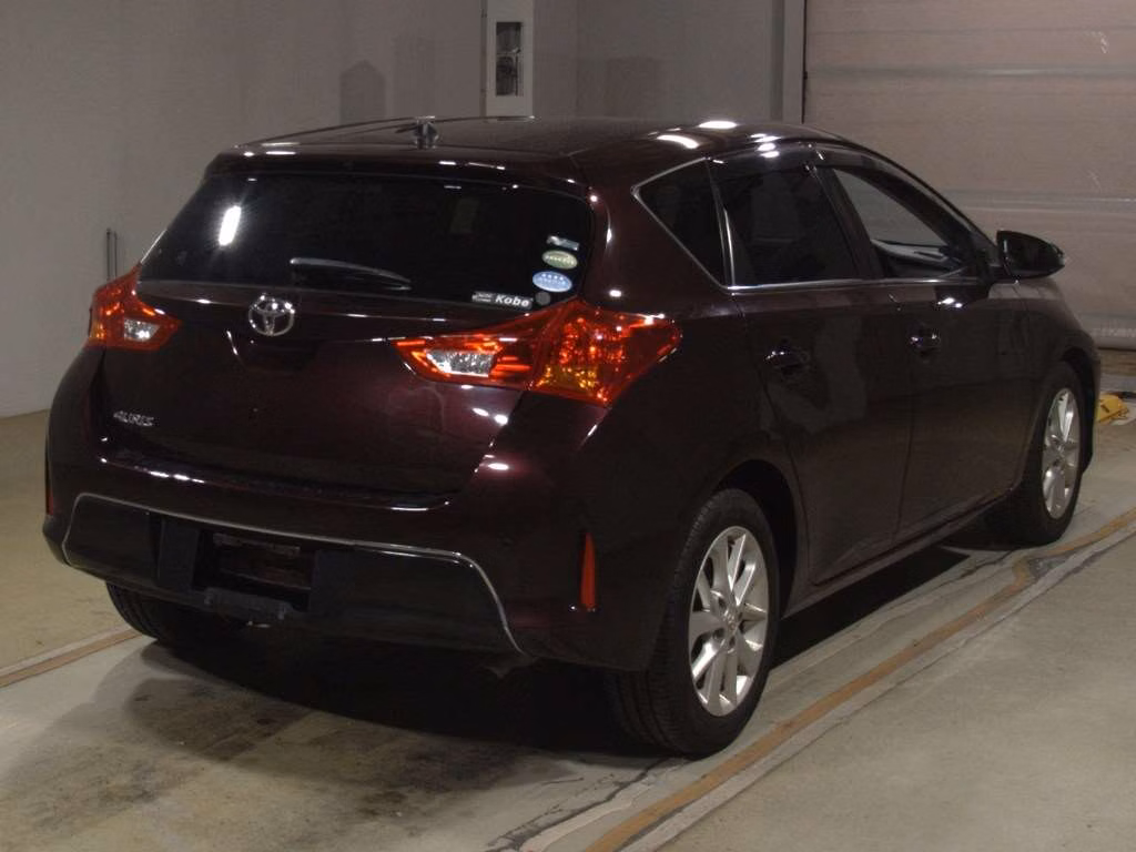 TOYOTA AURIS