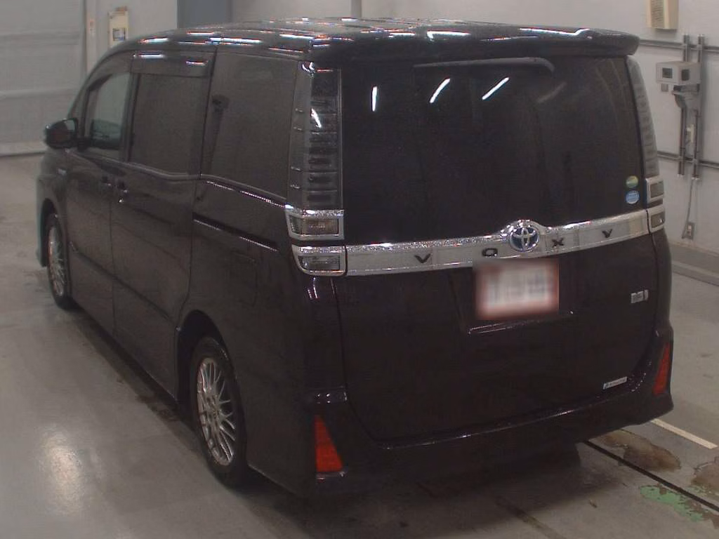 TOYOTA VOXY