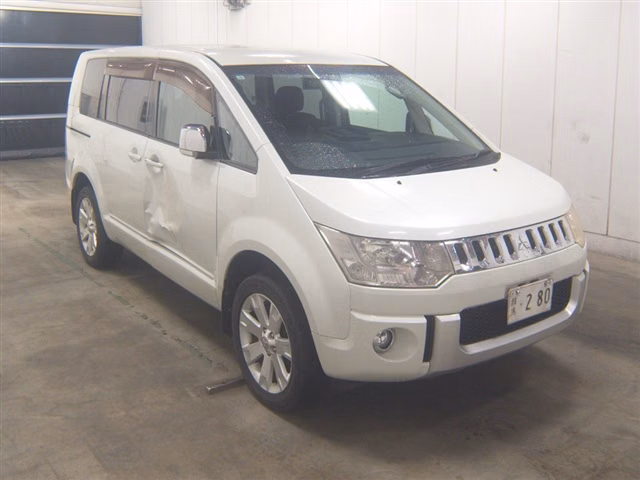 MITSUBISHI DELICA D:5