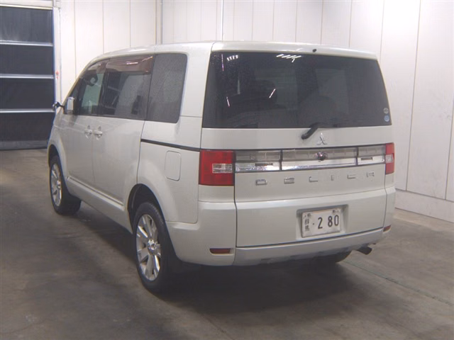 MITSUBISHI DELICA D:5