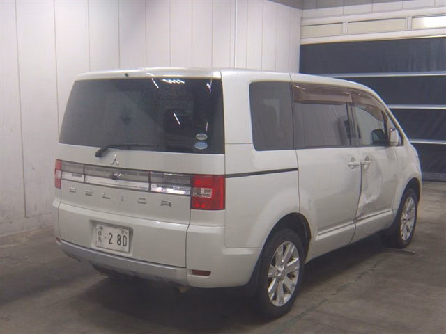 MITSUBISHI DELICA D:5