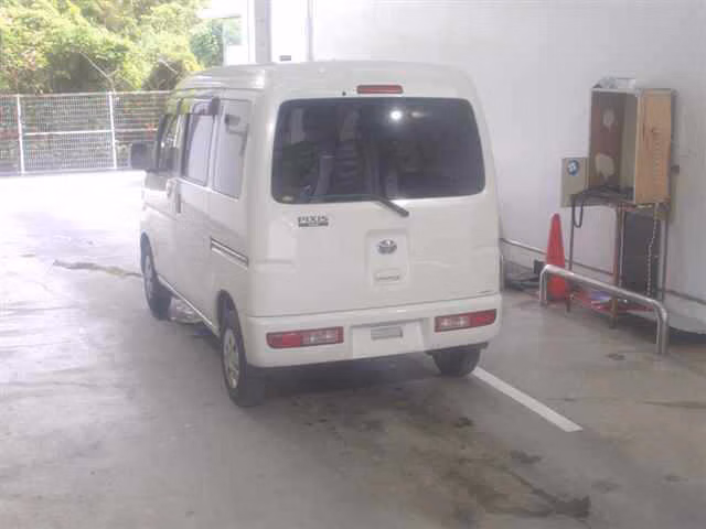 TOYOTA PIXIS VAN