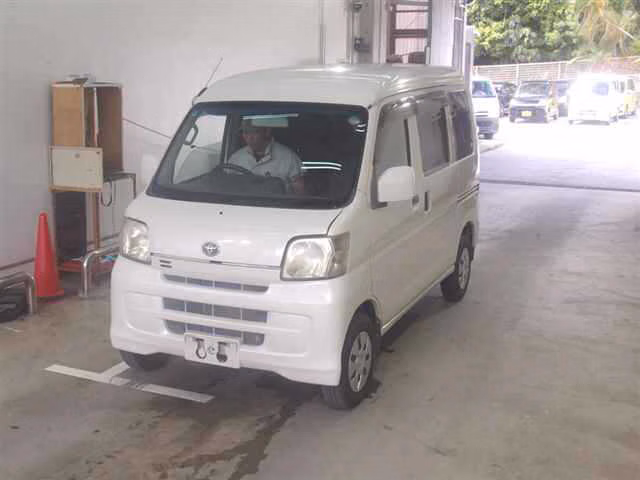 TOYOTA PIXIS VAN