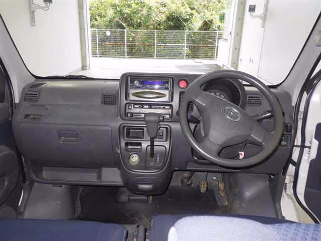 TOYOTA PIXIS VAN
