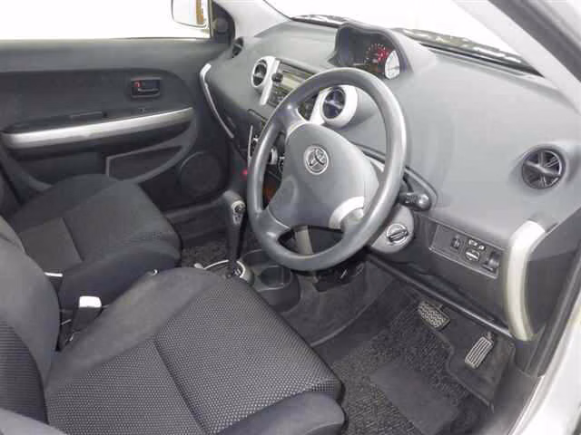 TOYOTA IST