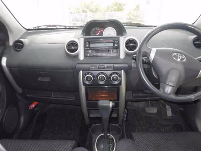 TOYOTA IST