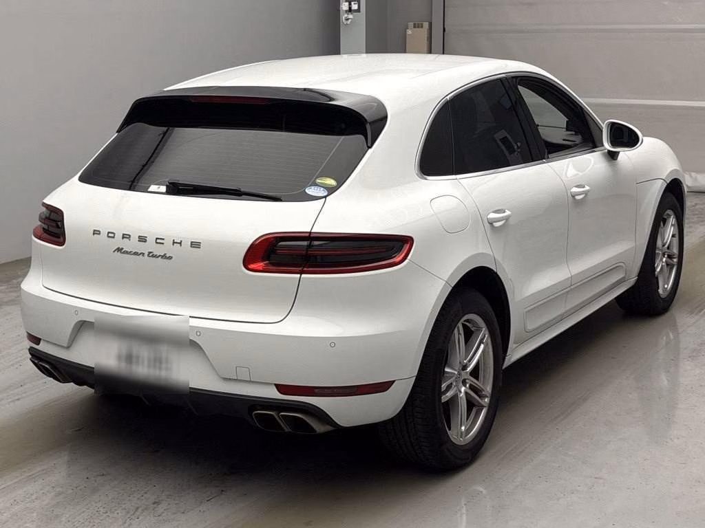 PORSCHE MACAN
