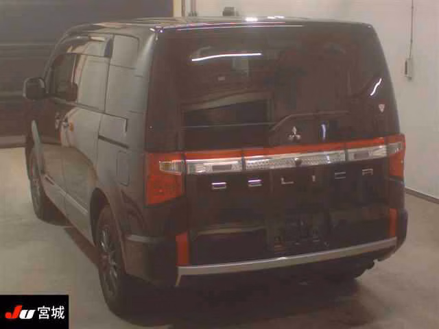 MITSUBISHI DELICA D:5