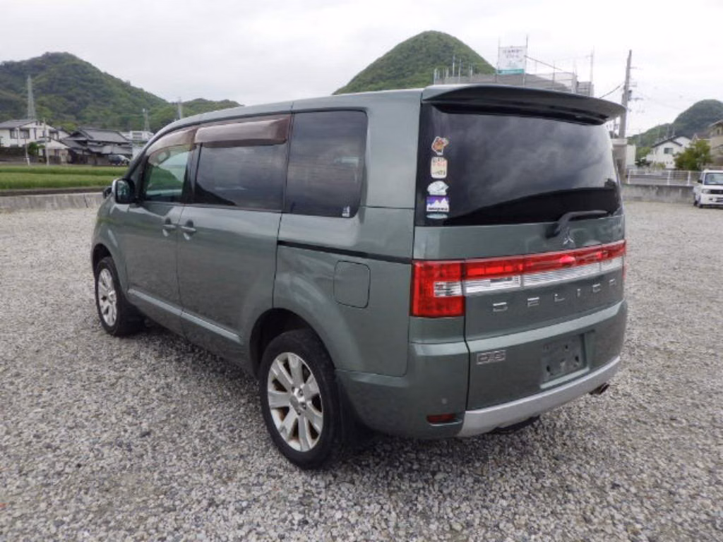MITSUBISHI DELICA D:5