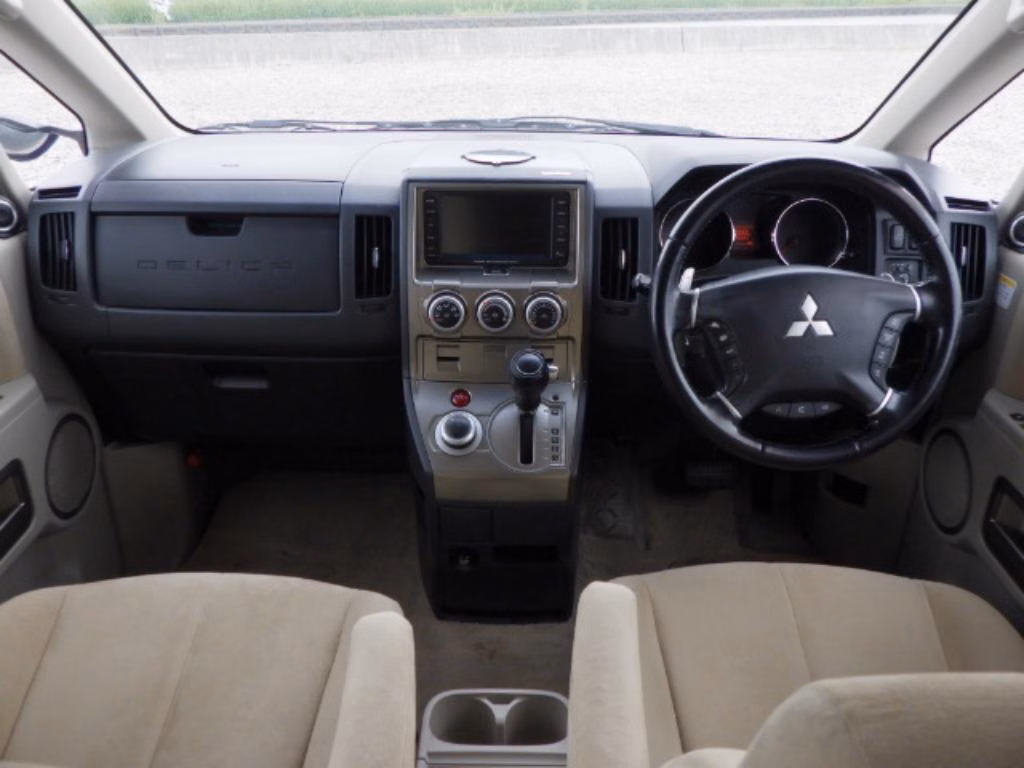 MITSUBISHI DELICA D:5