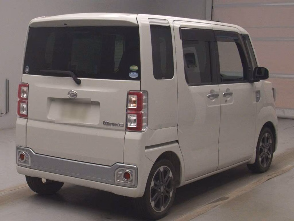 DAIHATSU WAKE