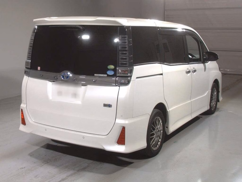 TOYOTA VOXY