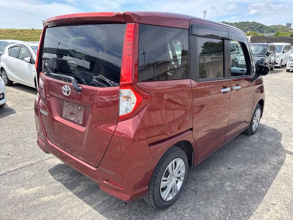 TOYOTA ROOMY