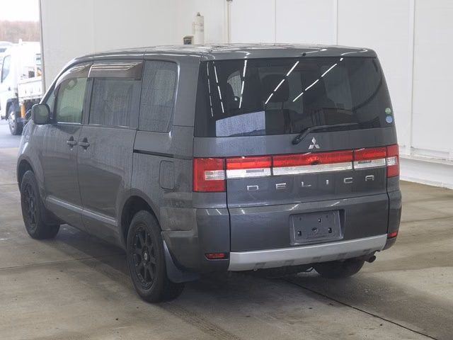 MITSUBISHI DELICA D:5