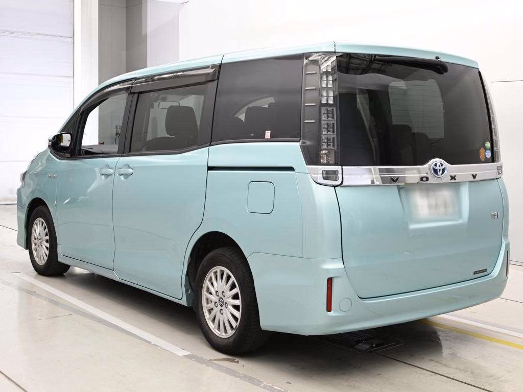 TOYOTA VOXY