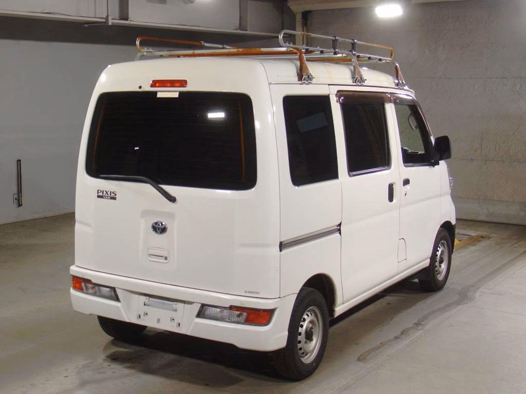 TOYOTA PIXIS VAN