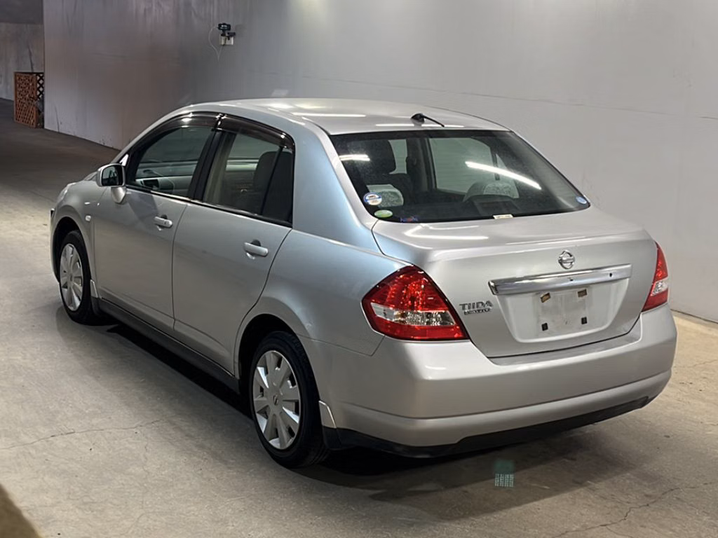 NISSAN TIIDA LATIO