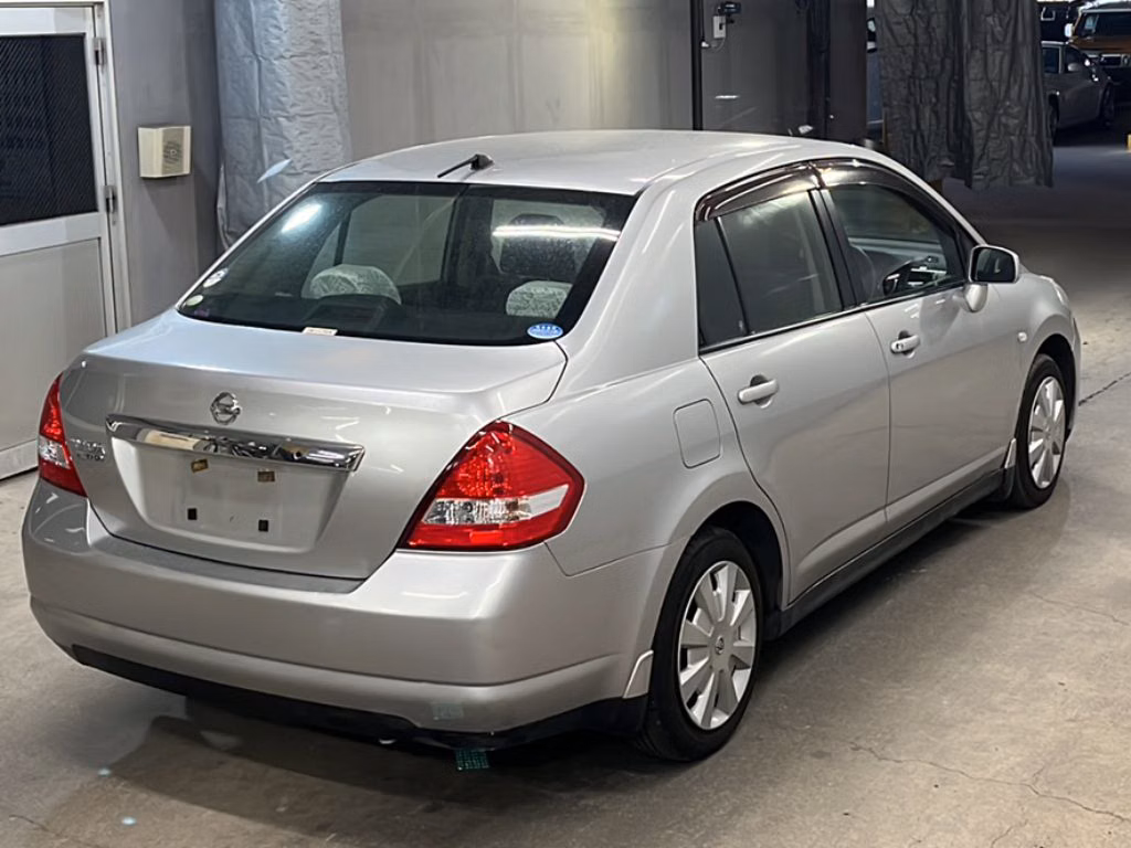 NISSAN TIIDA LATIO