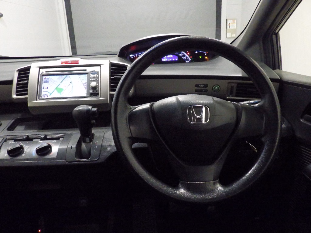 HONDA FREED SPIKE