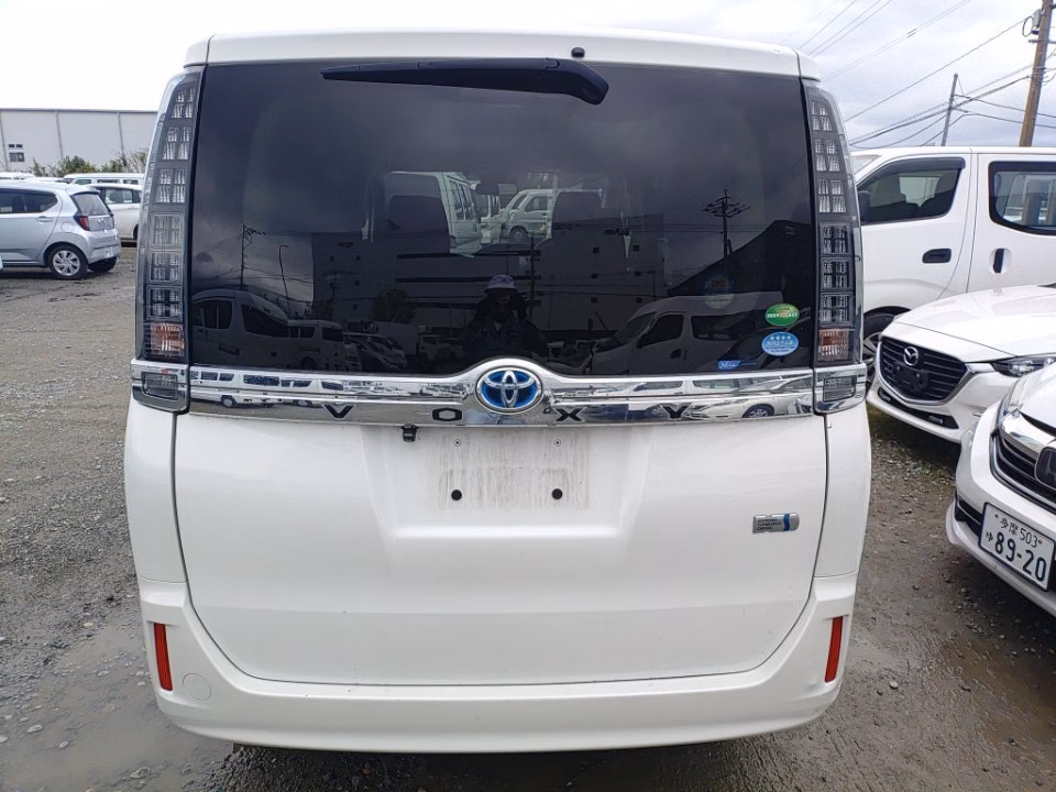 TOYOTA VOXY