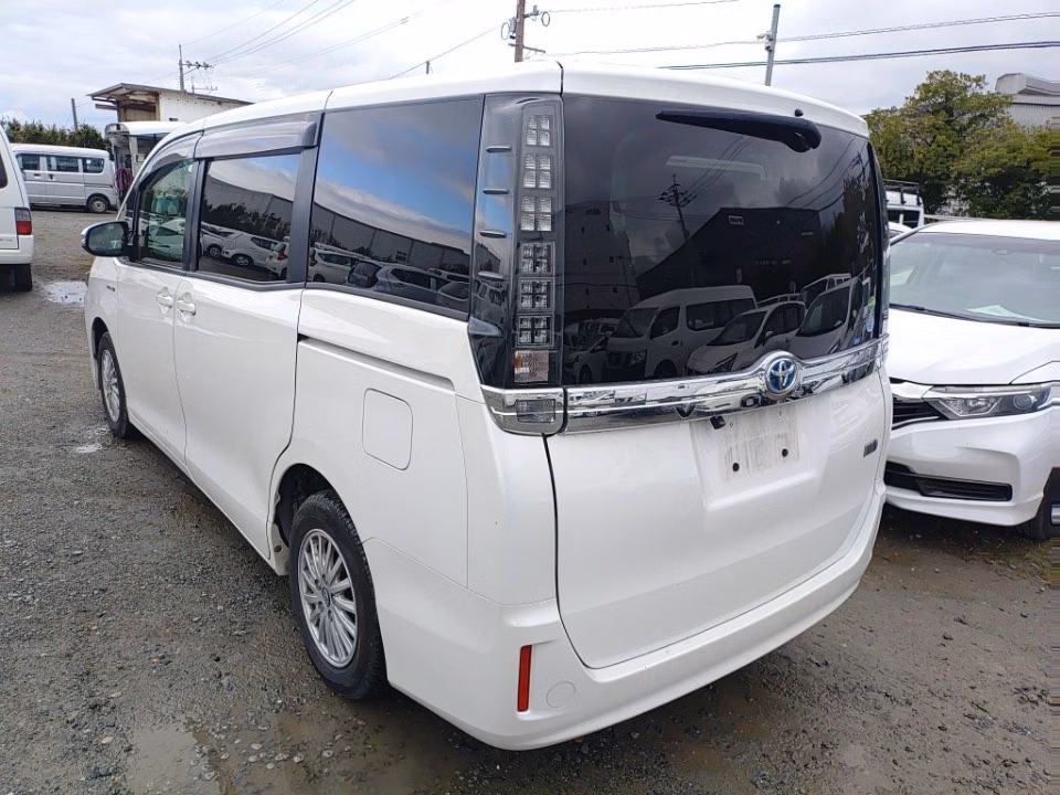 TOYOTA VOXY