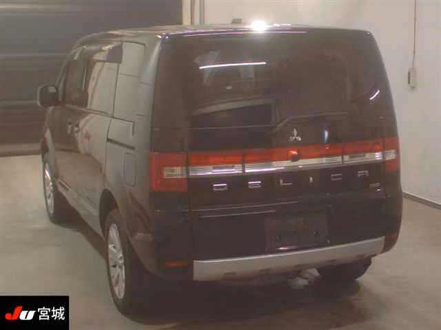 MITSUBISHI DELICA D:5