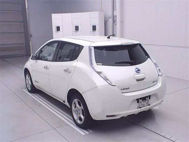 NISSAN LEAF