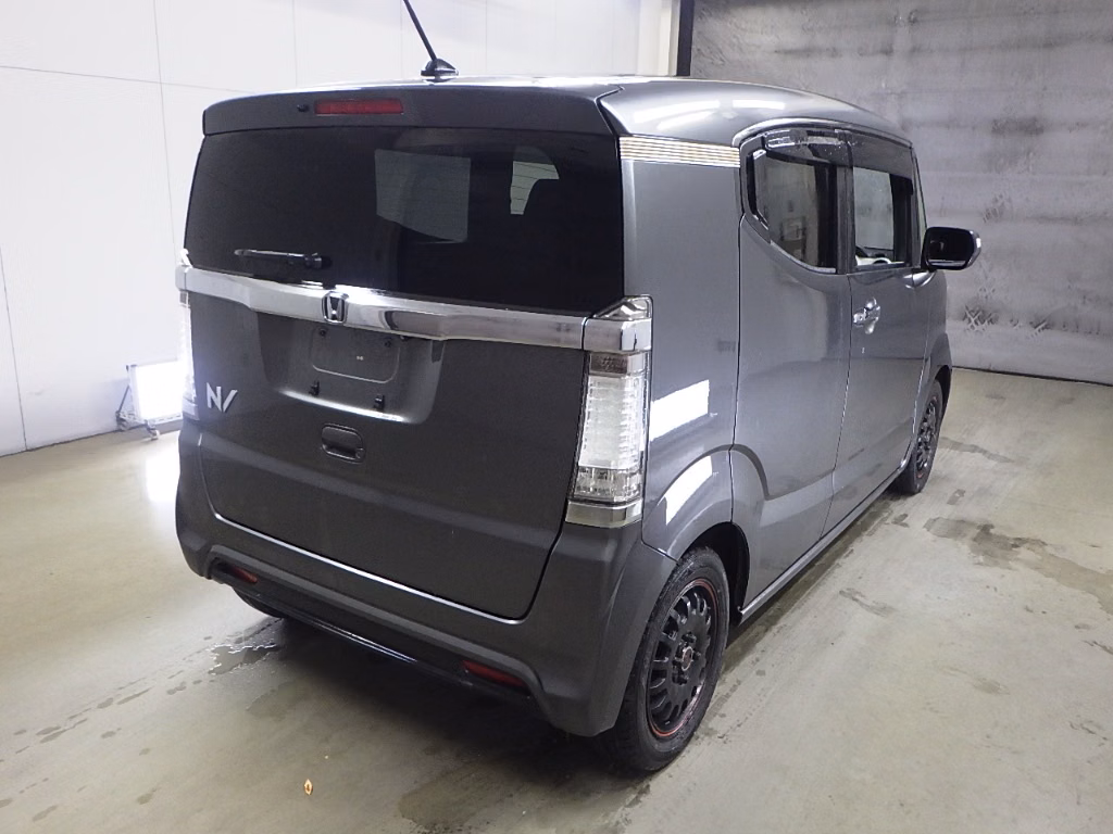 HONDA N-BOX SLASH