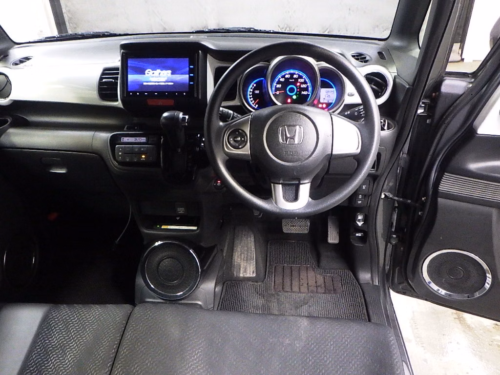 HONDA N-BOX SLASH
