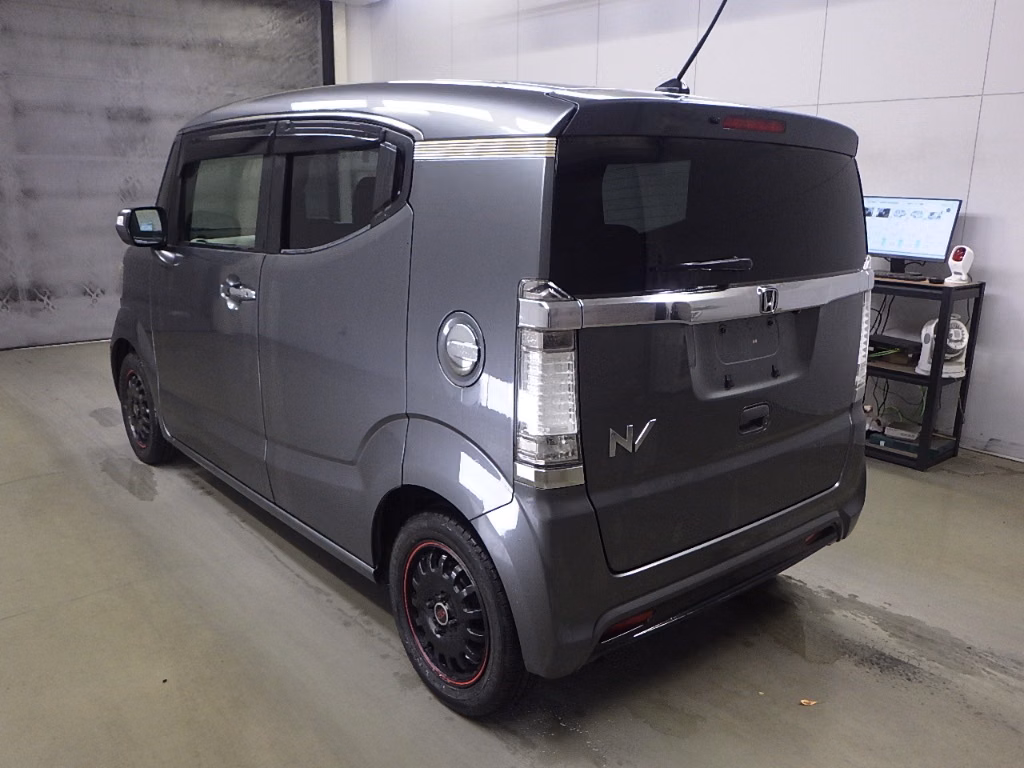 HONDA N-BOX SLASH
