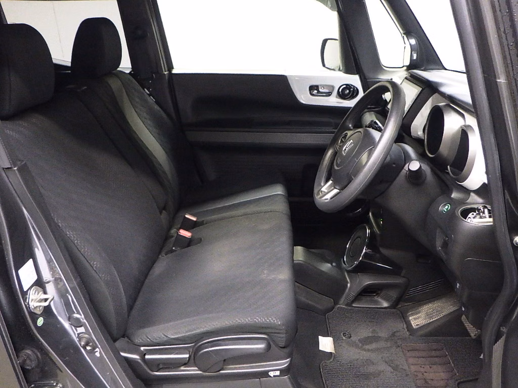 HONDA N-BOX SLASH