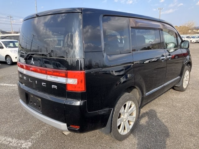 MITSUBISHI DELICA D:5