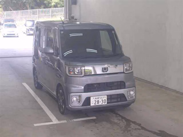 DAIHATSU WAKE