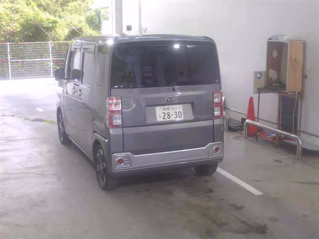 DAIHATSU WAKE